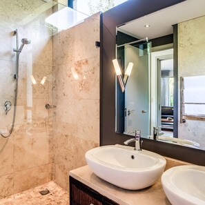 House - Delightful Rental w Sea Views Vadi Apartment (Cape Town)