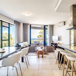 อพาร์ทเมนท์ | 2 ห้องนอน, โต๊ะทำงาน, อินเทอร์เน็ตความเร็วสูง