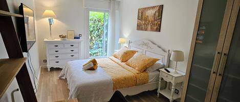 2 室のベッドルーム、アイロン / アイロン台、WiFi、ベッドシーツ