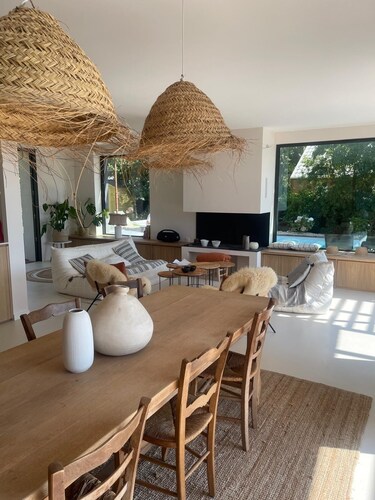 Quiet vacation home with swimming pool