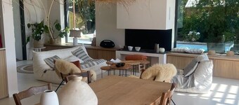 Quiet vacation home with swimming pool