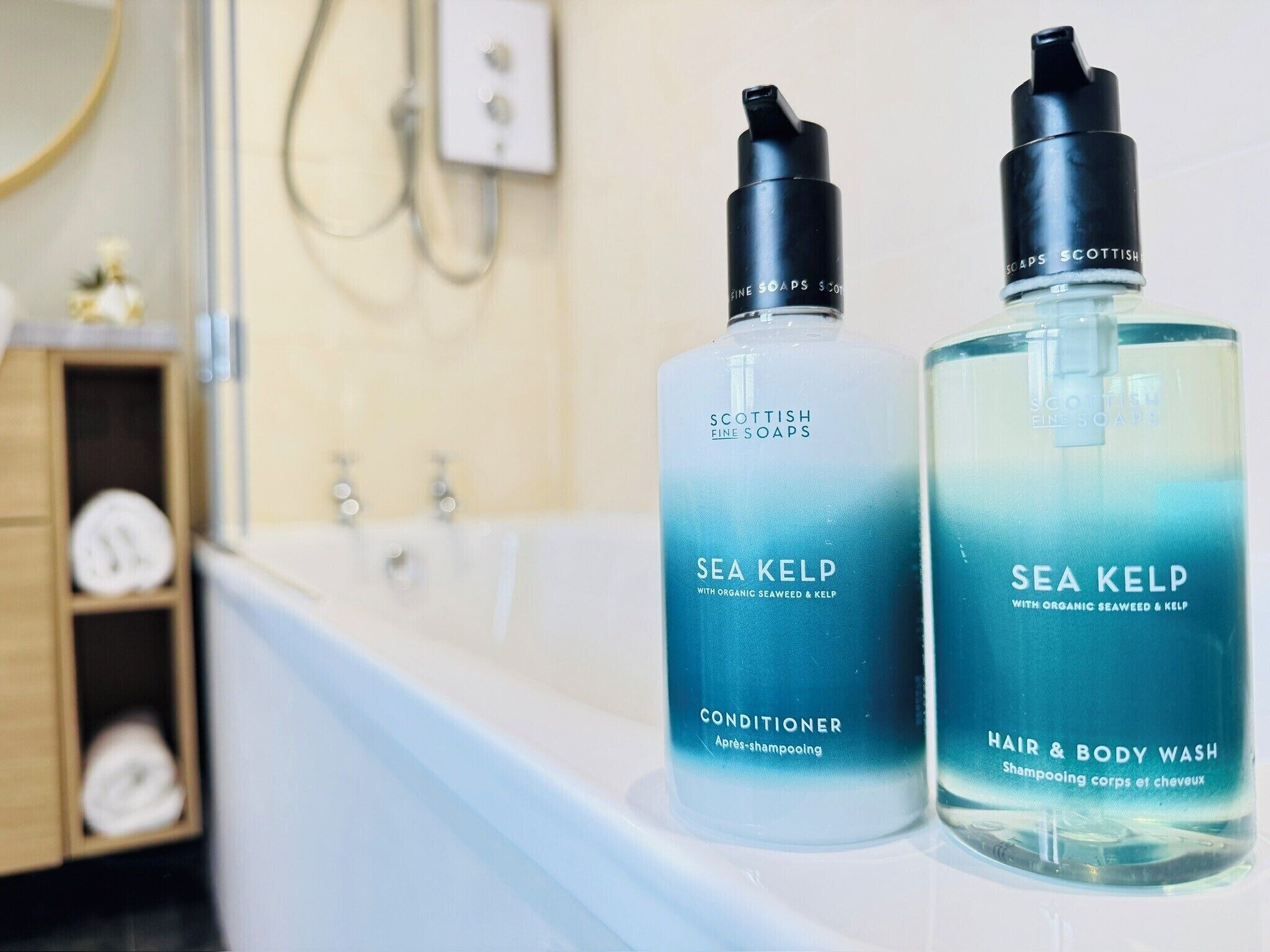 Haartrockner, Handtücher, Seife, Shampoo