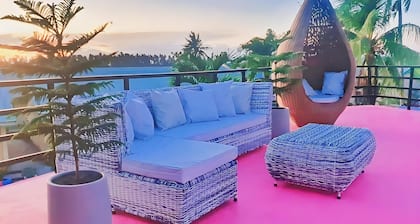 Whole house with Easy Access to the Beach, City, Hiking, and Diving Spots