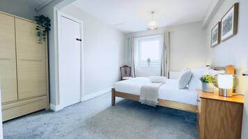 5 bedrooms, iron/ironing board, travel crib, free WiFi