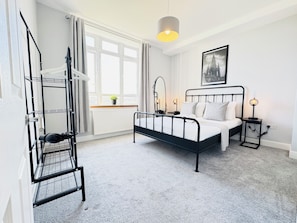 4 chambres, fer et planche à repasser, lit parapluie, Wi-Fi gratuit