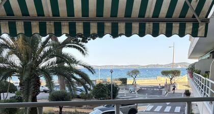 Sea view two steps from the beach