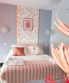 3 habitaciones, tabla de planchar con plancha, wifi y ropa de cama