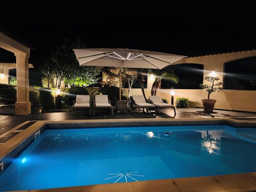 Villa de charme avec piscine, parfaite pour des vacances estivales inoubliables.