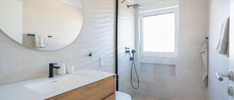 Shower, hair dryer, towels