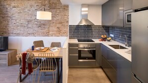 Unclassified image, 3 of 10, button - Pau Claris Design Apt. Next to Paseo de Gracia (Barcelona)