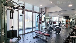 Gym - WOW Studio w Balcony and Canal View  (Dubai)