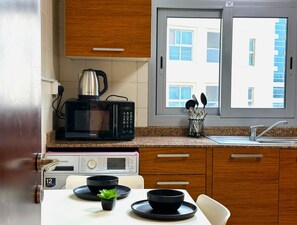 Private kitchen - WOW Studio w Balcony and Canal View  (Dubai)