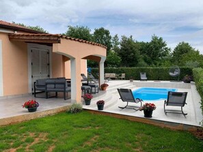 Front of property - Villa Kristina (Funtana)