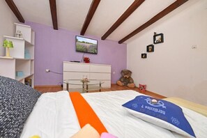 1 bedroom, iron/ironing board, free WiFi