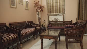Quarto, 1 quarto, para fumantes | Área de estar