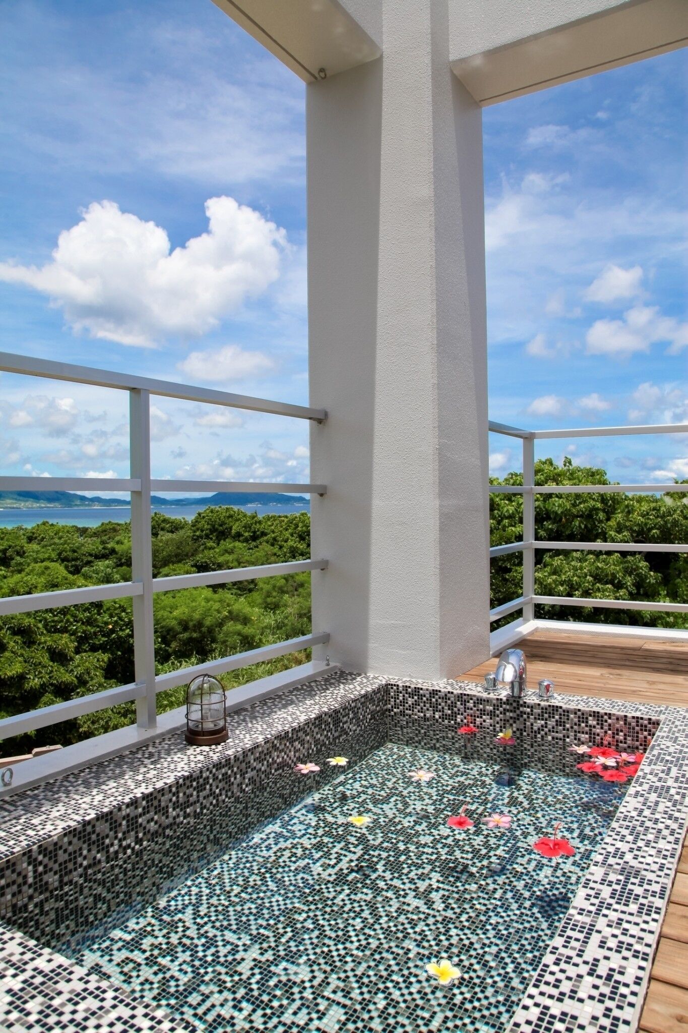 Basic Suite, Beach View | Bathroom | Separate tub and shower, rainfall showerhead, free toiletries