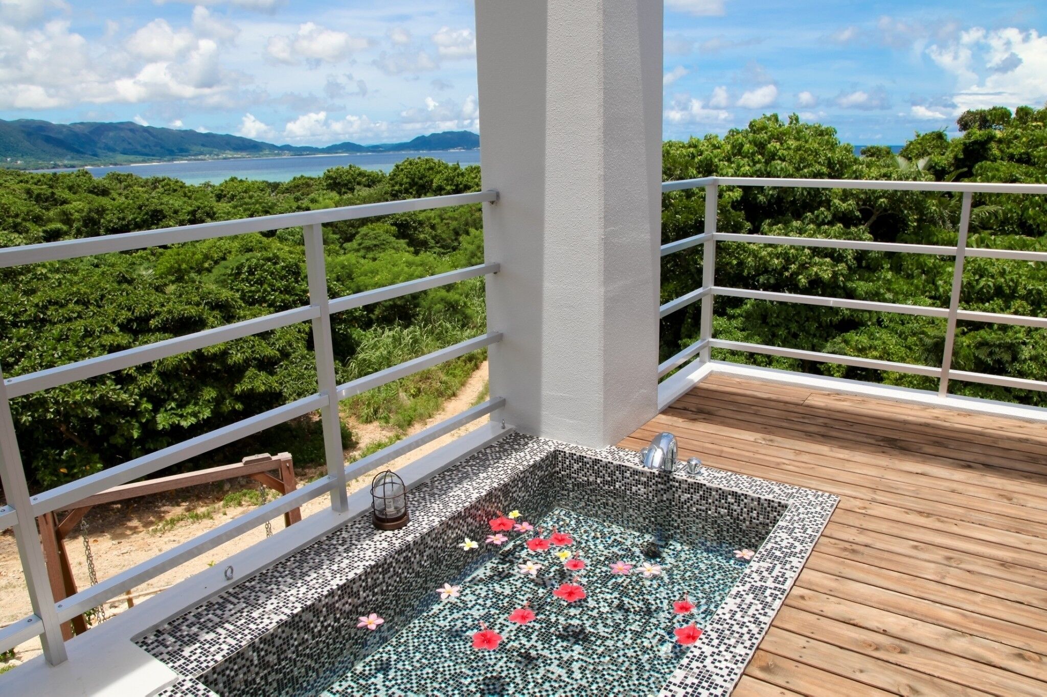 Basic Suite, Beach View | Bathroom | Separate tub and shower, rainfall showerhead, free toiletries