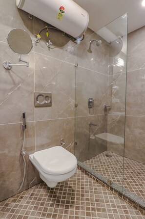 Shower, rainfall showerhead, towels, soap - Goroomgo Thee Aura Mussoorie (Dehradun)