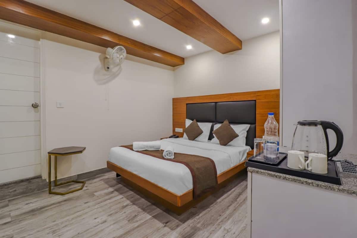 Deluxe Double Room | Soundproofing, free WiFi, bed sheets