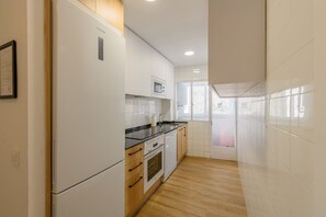 Fridge, microwave, oven, dishwasher - Acogedora habitación cerca al Polideportivo Los Cantos en Alcorcón SAP35C (Madrid)