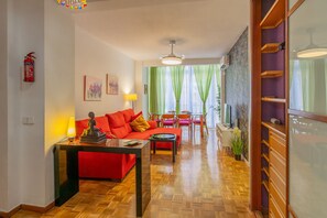 TV - Amplio apartamento de tres dormitorios en Arganzuela (Madrid)