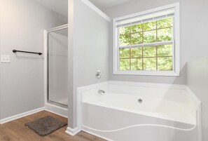 Hair dryer, towels - 5-Bed Gem Close to Duluth Fun-Sleeps 16 (Duluth)