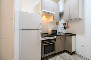 Fridge, microwave, oven, coffee/tea maker