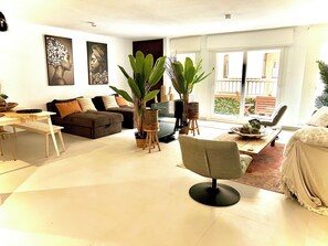 Living area - Canonigo Palmeras Street Torrevieja Centre/harbour/beach/boulevard (Torrevieja)