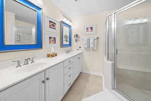 Douche, serviettes fournies