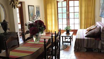 Smart-tv en een tafeltennistafel