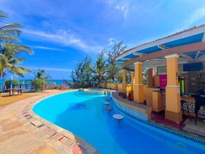 Swim-up bar