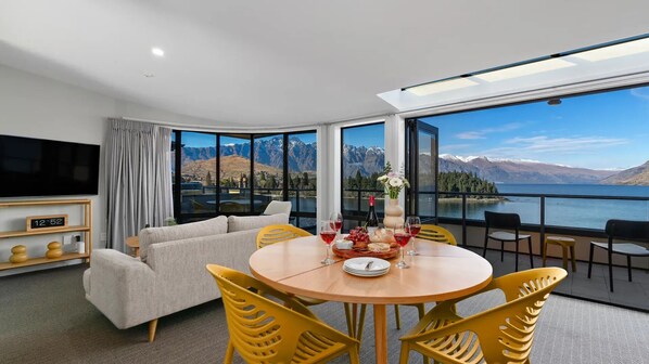 Dining - Beacon Sky Suite 1008 - 2 Bed (Queenstown)
