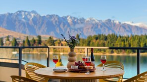 Outdoor dining - Beacon Sky Suite 1008 - 2 Bed (Queenstown)