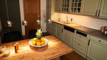 Oven, stovetop, dishwasher, coffee/tea maker