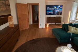 Smart TV - Romantik Garten-apartment , 5 Minuten vom Ammersee Entfernt (Windach)