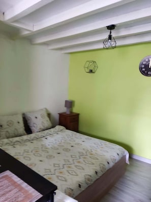 1 chambre, fer et planche à repasser, Wi-Fi, draps fournis