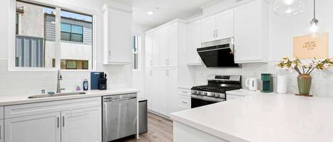 Fridge, microwave, stovetop, dishwasher