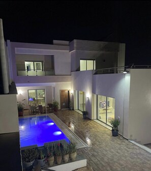 حمام سباحة
