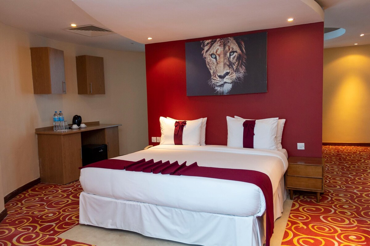 Junior Suite, 1 King Bed, Non Smoking (View) | Egyptian cotton sheets, premium bedding, pillowtop beds, in-room safe