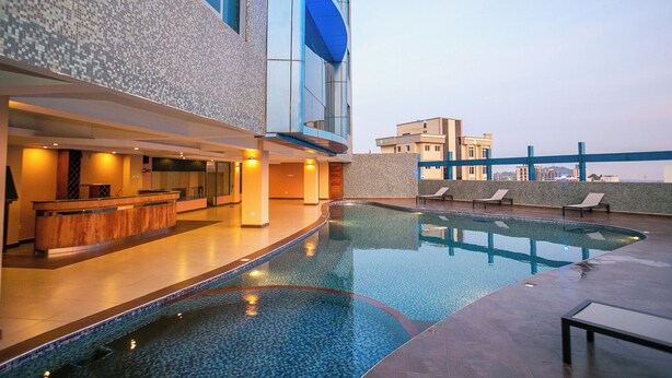 Outdoor pool - Best Western Parrot Hotel (Arusha)