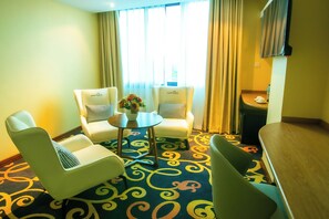 تلفزيون ذكي بحجم 43-بوصة يعرض قنوات فضائية