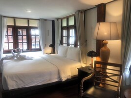 Decoración personalizada, wifi gratis y ropa de cama 