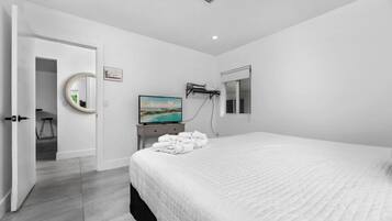 2 makuuhuonetta, silitysrauta/-lauta, ilmainen Wi-Fi, vuodevaatteet