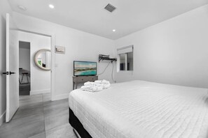 2 slaapkamers, een strijkplank/strijkijzer, gratis wifi, beddengoed