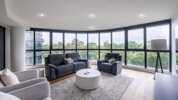 Apartment | 4 bedrooms, desk, Internet