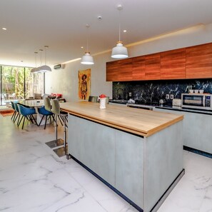 Casa | 5 quartos, acesso à internet de alta velocidade