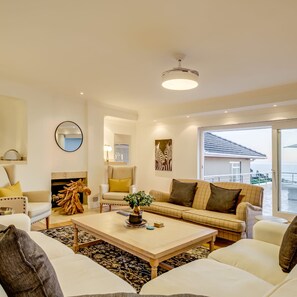 Villa | 5 bedrooms, Internet - Camps Bay Family Home With Sea Views Coral House (Cape Town)