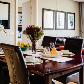 House | 2 bedrooms, desk, iron/ironing board, Internet