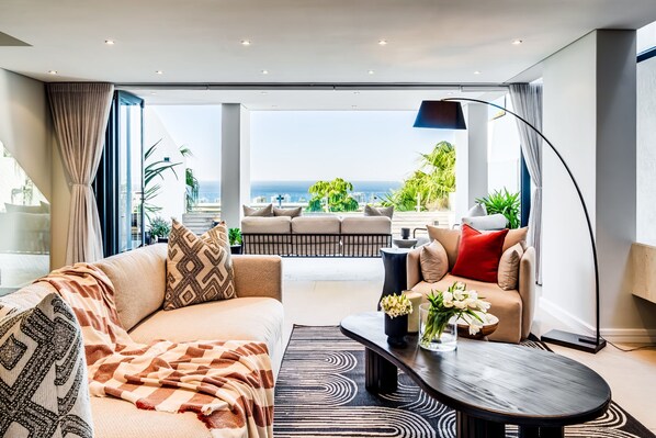 Villa | 3 bedrooms, desk, Internet - Luxurious Villa w Sea City Views Splendor Views (Cape Town)