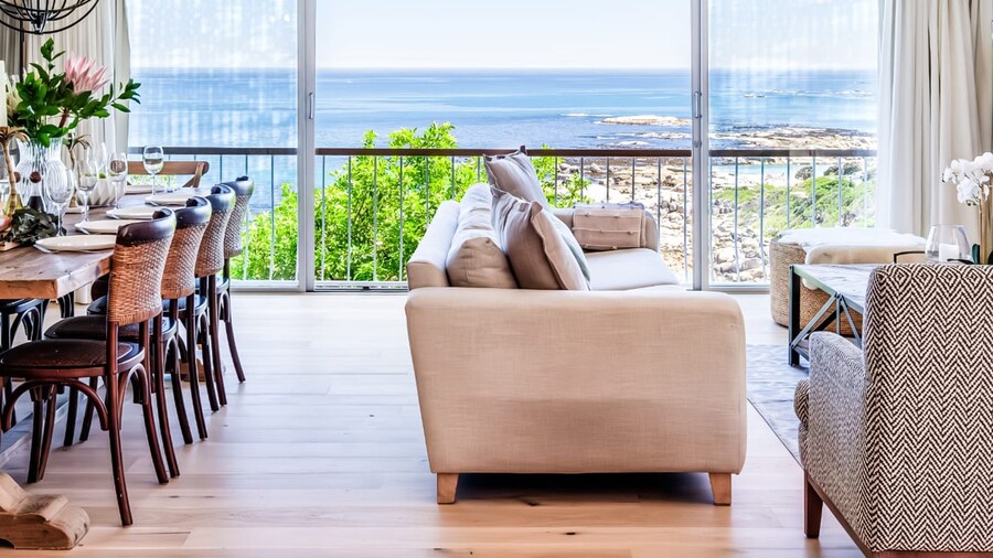 Luxurious Camps Bay Retreat w Sea Views Rock Residence